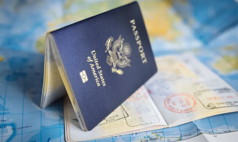 EUA suspendem entrevistas para vistos de imigrantes em todo o mundo