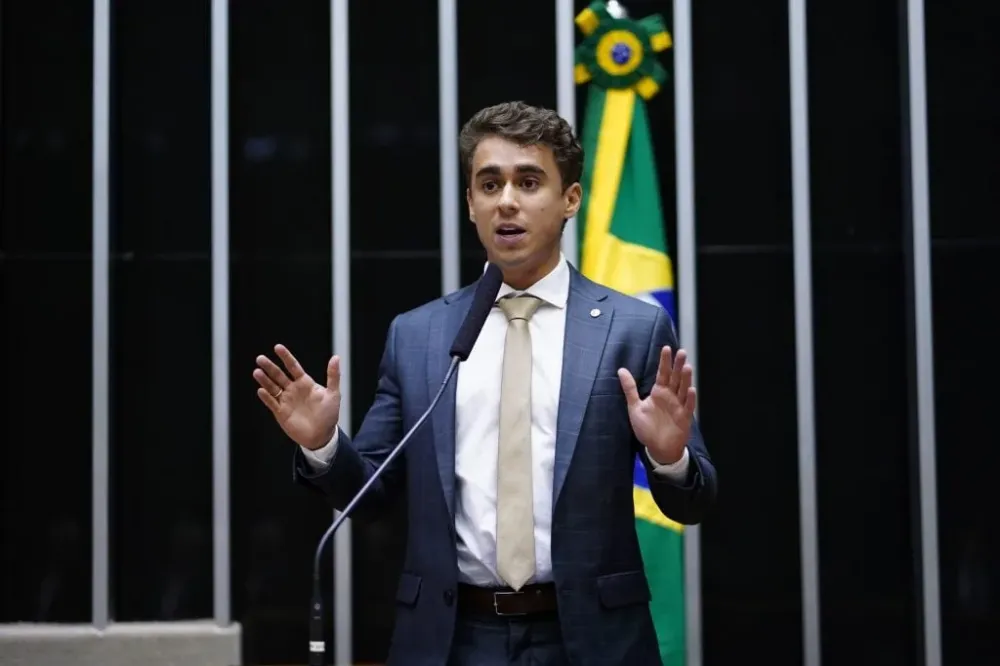 Em áudio, Nikolas pede ajuda a Vorcaro para liberar ativo de minério