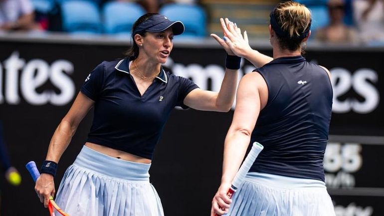 Dupla de Luisa Stefani vence estreia e avança à 2ª rodada do US Open