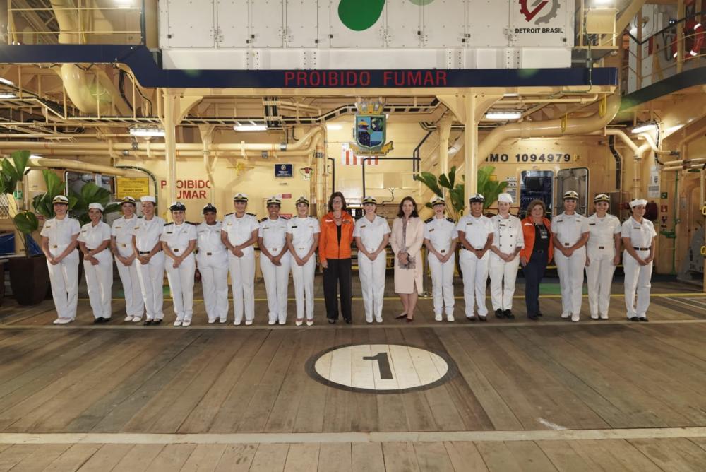 Petrobras batiza primeiro navio a navegar com tripulação 100% feminina