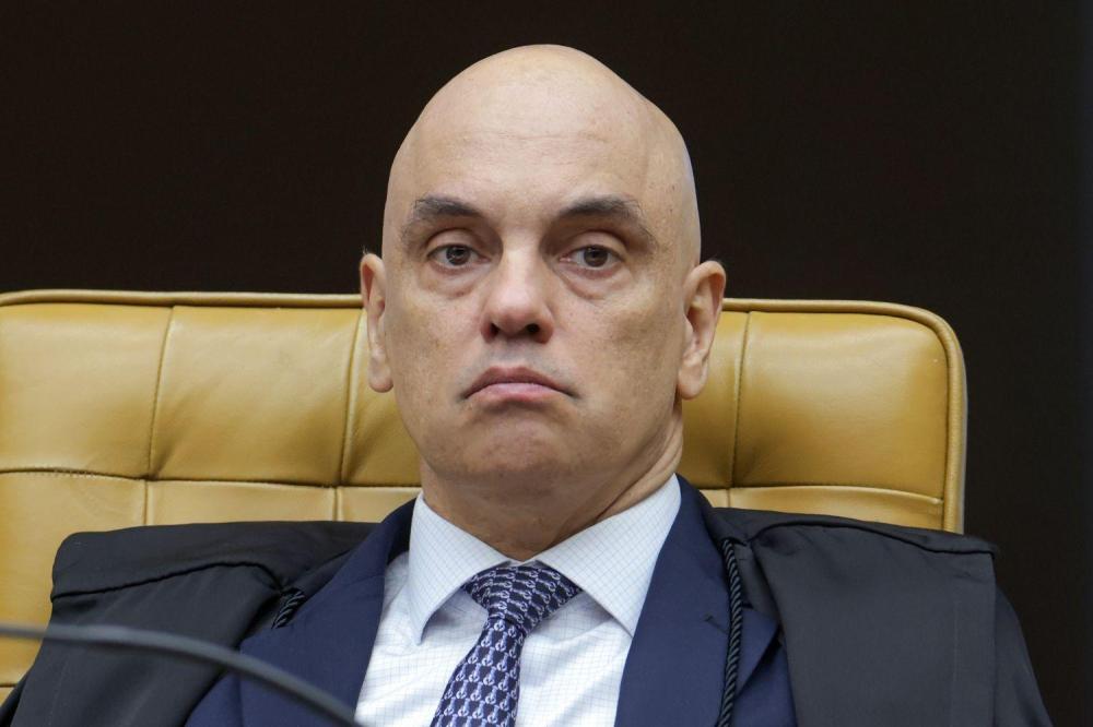 Moraes se declara impedido em ação que envolve esposa e Vorcaro