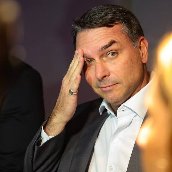 Flávio usou jatinho ligado a Vorcaro em viagem em 2025, diz revista