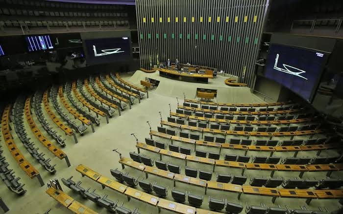 Taxa de renovação da Câmara dos Deputados fica em 38,7%